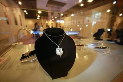 火了！青岛大学首饰与珠宝设计毕业展惊艳亮相，创意与技艺完美交融